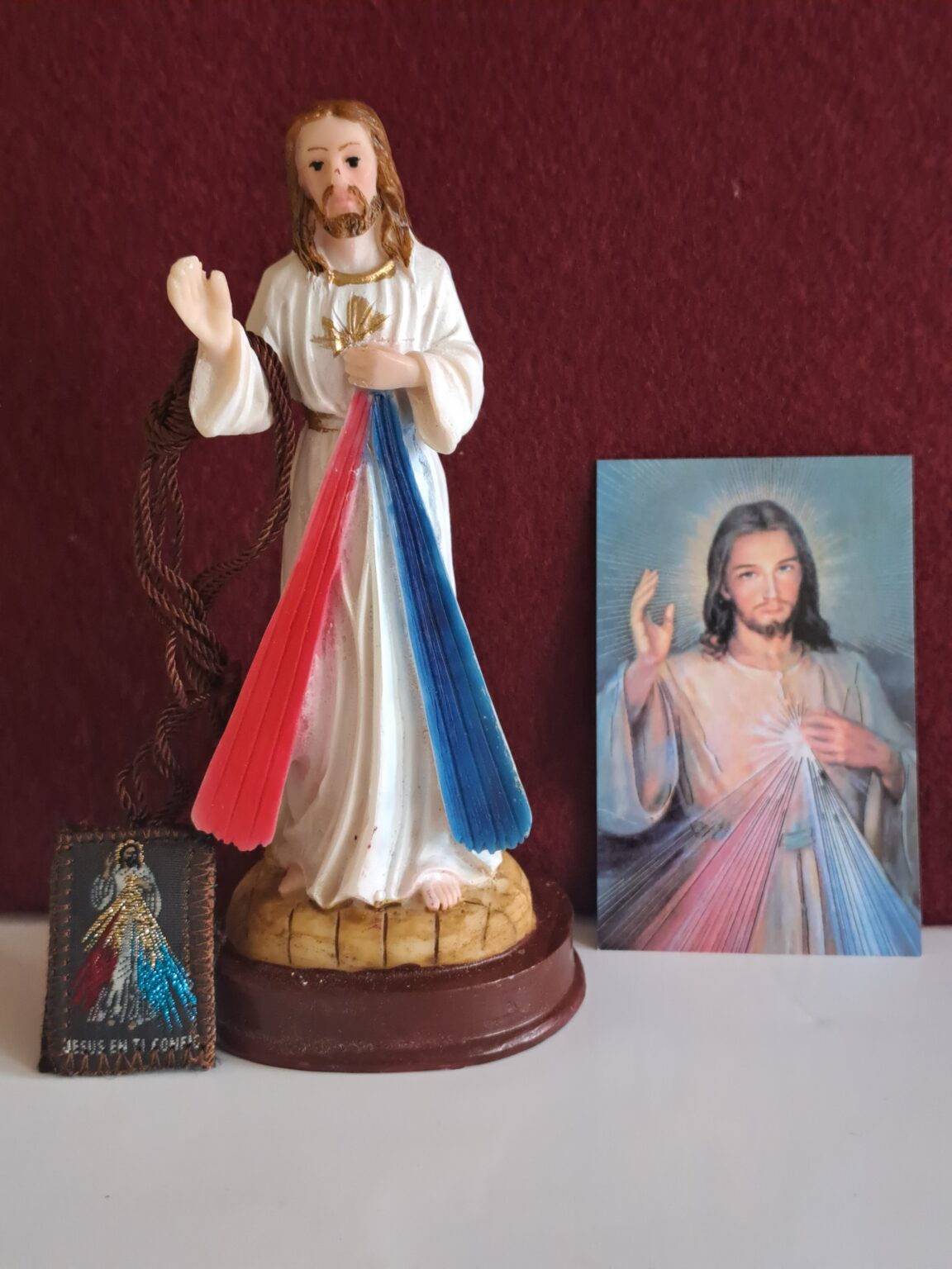 Kit Señor de la Misericordia bulto 15 cm + estampas + escapulario